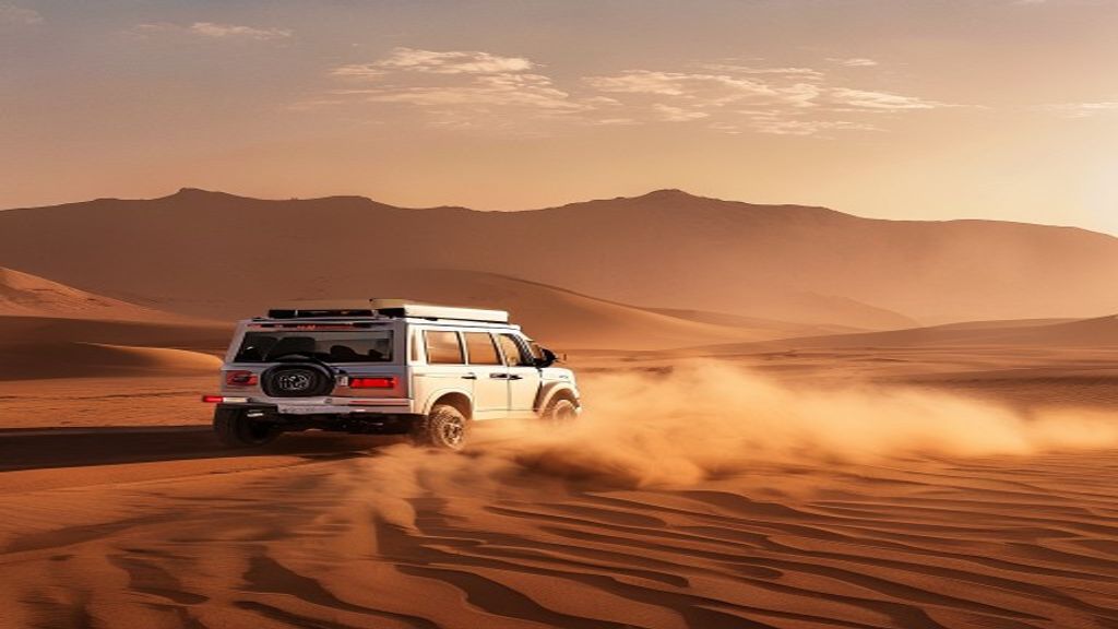 Ras Al Khaimah desert safari with 4x4 and Hajar mountain backdrop
